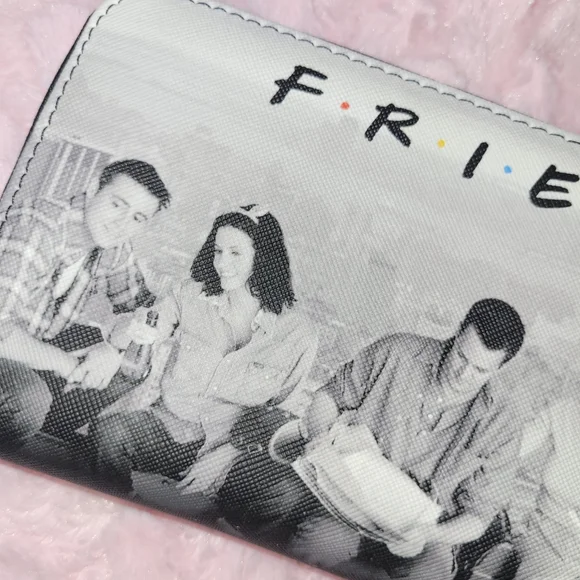 F•R•I•E•N•D•S zip-around wallet - Picture 14 of 16
